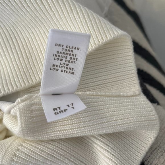 ST. JOHN Black Label Floral Silk Front & Knit Sweater Shell - Picture 11 of 11